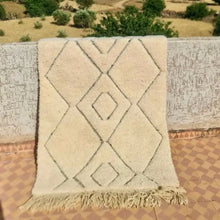 Charger l'image dans la galerie, Tapis berbère marocain en laine fait main – Diamants du Sahara