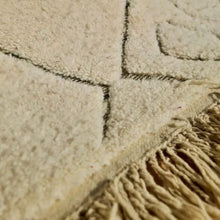 Charger l'image dans la galerie, Tapis berbère marocain en laine fait main – Diamants du Sahara