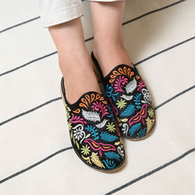 Load image into Gallery viewer, Floral Embroidered Women’s Moroccan Belgha