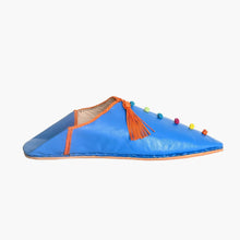 Charger l'image dans la galerie, Babouches marocaines à pompons fabriquées à la main – Chaussures en cuir authentiques de Fès