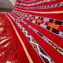 Carica l'immagine nel visualizzatore di Gallery, Tappeto berbero marocchino fatto a mano in lana - Passione rossa