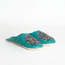 Charger l'image dans la galerie, Babouches Marocaines Plates Faites à la Main pour Femme – Chaussons en Cuir Perlés à Bout Rond