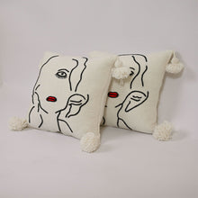 Charger l'image dans la galerie, Coussin marocain pour femme - Brodé à la main