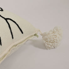 Charger l'image dans la galerie, Coussin marocain pour femme - Brodé à la main