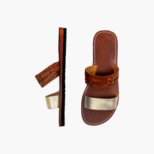Carica l'immagine nel visualizzatore di Gallery, Sandali a Fascia Doppia Intrecciata Artigianale Marrone e Oro Metallizzato da Donna