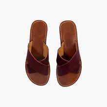 Carica l'immagine nel visualizzatore di Gallery, Sandali da donna in pelle bordeaux fatti a mano con cinturino incrociato