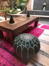 Charger l'image dans la galerie, Pouf ottoman en cuir brodé - Pouf marocain fait main