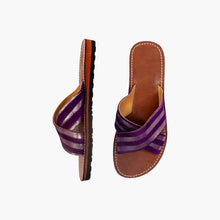 Carica l'immagine nel visualizzatore di Gallery, Sandali Artigianali da Donna Viola Metallizzato a Righe con Fascette Incrociate in Pelle