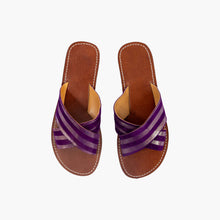 Carica l'immagine nel visualizzatore di Gallery, Sandali Artigianali da Donna Viola Metallizzato a Righe con Fascette Incrociate in Pelle