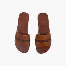 Carica l'immagine nel visualizzatore di Gallery, Sandali Infradito da Donna in Pelle Tan Fatti a Mano con Fascia Intrecciata