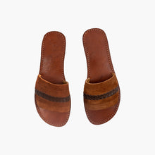 Carica l'immagine nel visualizzatore di Gallery, Sandali da Donna Artigianali in Pelle Scamosciata Tan con Fascia Intrecciata