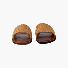 Carica l'immagine nel visualizzatore di Gallery, Sandali artigianali in pelle intrecciata da donna