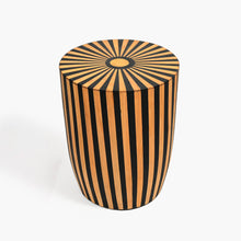 Charger l'image dans la galerie, Table d'appoint marocaine en noyer, fabriquée à la main en forme de tonneau - Functional Artistry