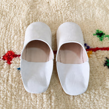 Carica l'immagine nel visualizzatore di Gallery, Women's Moroccan Leather Babouche Slippers