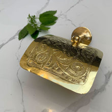 Carregar imagem no visualizador da galeria, Luxury Moroccan Brass Bathroom Accessories Set - 5 Piece High-Quality Handcrafted Collection
