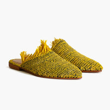 Charger l&#39;image dans la galerie, Chaussons mules en raphia jaune et noir fabriqués à la main 
