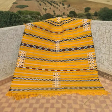 Charger l&#39;image dans la galerie, Tapis berbère marocain authentique en laine fait main - Soleil de l&#39;Atlas 
