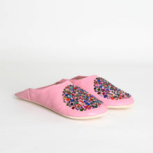 Charger l'image dans la galerie, Babouches Marocaines Plates Faites à la Main pour Femme – Chaussons en Cuir Perlés à Bout Rond
