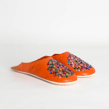 Charger l'image dans la galerie, Babouches Marocaines Plates Faites à la Main pour Femme – Chaussons en Cuir Perlés à Bout Rond
