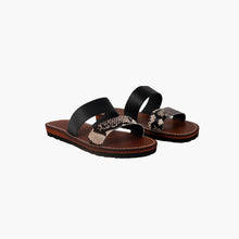 Carica l'immagine nel visualizzatore di Gallery, Sandali artigianali da donna neri e fantasia pitonata con doppio cinturino
