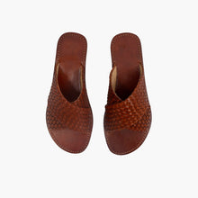 Carica l'immagine nel visualizzatore di Gallery, Sandali Artigianali Marocchini da Uomo in Pelle Marrone Intrecciata
