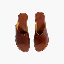 Carica l'immagine nel visualizzatore di Gallery, Sandali da uomo fatti a mano in pelle marrone con fasce incrociate
