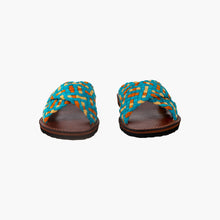 Carica l'immagine nel visualizzatore di Gallery, Sandali a fascia incrociata in turchese, arancione e beige intrecciati a mano da donna

