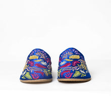 Charger l'image dans la galerie, Mules marocaines brodées à la main pour femmes – Babouches en cuir à motif floral
