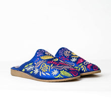 Charger l'image dans la galerie, Mules marocaines brodées à la main pour femmes – Babouches en cuir à motif floral

