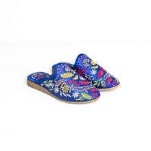 Charger l'image dans la galerie, Mules marocaines brodées à la main pour femmes – Babouches en cuir à motif floral
